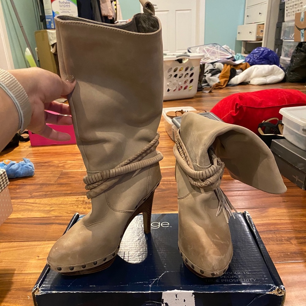 DV Stiletto leather boots